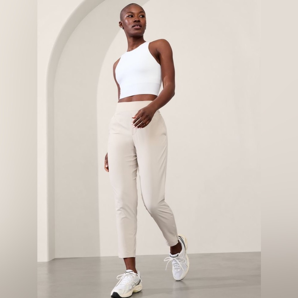ATHLETA CREAM BROOKLYN MID RISE FEATHERWEIGHT ANKLE PANT